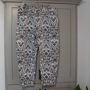 Liverpool Jeans Company Black & White Floral Scroll Jeans – Size 16/33